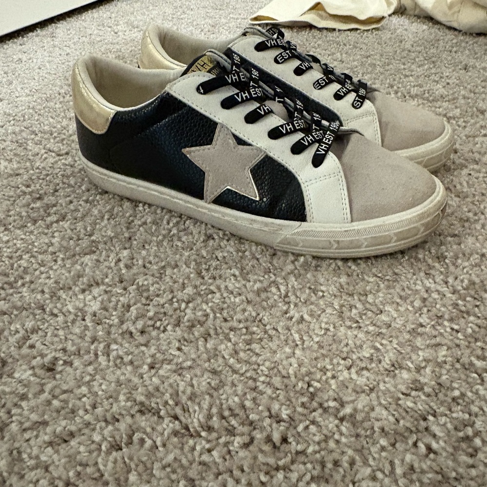 Vintage Havana Black and Cream Star Lace-Up Sneakers